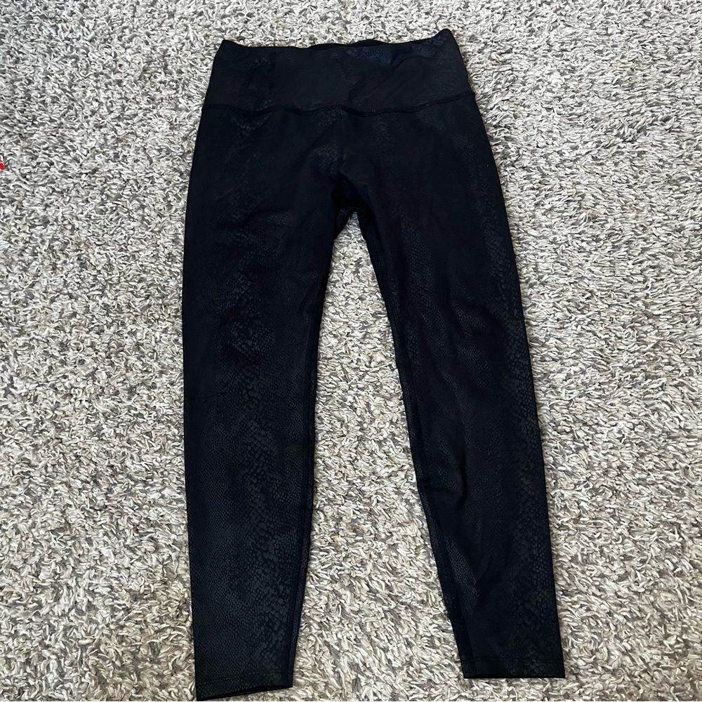 Beyond yoga snake skin black leggings size large